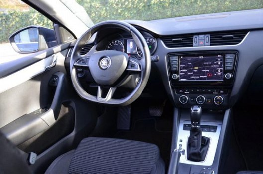 Skoda Octavia Combi - 1.6 TDI Greentech Style Businessline Automaat/Xenon/Pdc/Ecc/Navi/Stoelverwarmi - 1