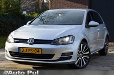 Volkswagen Golf - 1.6 TDI Highline BlueMotion Navi/Xenon/leder/Pdc/Ecc/Cr-Controle/Privacy-Glas/18-I