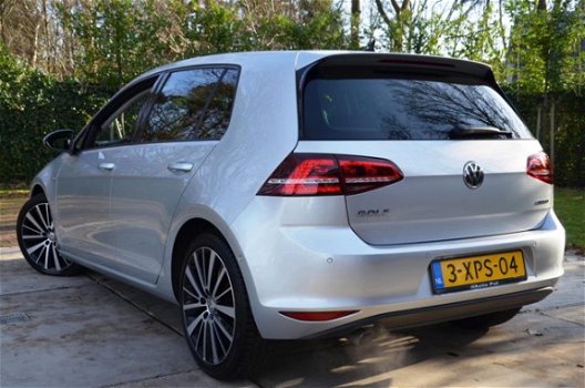 Volkswagen Golf - 1.6 TDI Highline BlueMotion Navi/Xenon/leder/Pdc/Ecc/Cr-Controle/Privacy-Glas/18-I - 1