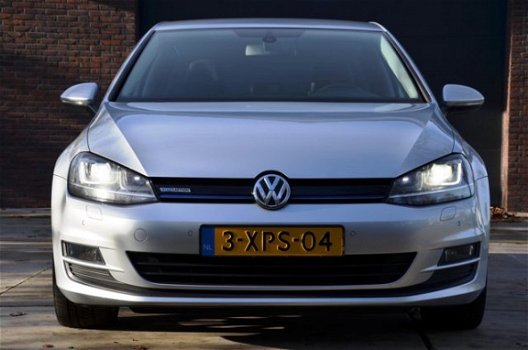 Volkswagen Golf - 1.6 TDI Highline BlueMotion Navi/Xenon/leder/Pdc/Ecc/Cr-Controle/Privacy-Glas/18-I - 1