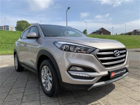 Hyundai Tucson - 1.6 Comfort Navigatie Camera Pdc Stuurverw - 1