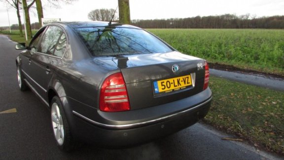 Skoda Superb - 2.5 V6 TDI Elegance - 1