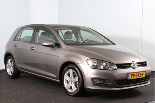 Volkswagen Golf - 1.6 TDI 105PK Highline | Adapt Cruise | ECC | LM - 1