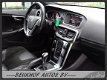 Volvo V40 - 2.0 D2 R-Design Business Leer Navi Xenon Stoelverwarming - 1 - Thumbnail