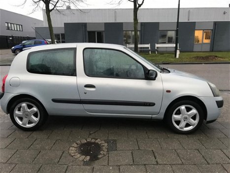 Renault Clio - 1.4-16V Expression nieuwe apk bij aflevering - 1