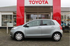 Toyota Yaris - 1.3 VVTi Sol 5 DEURS/ AIRCO/ RADIO CD/ TREKHAAK