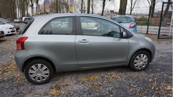 Toyota Yaris - 1.3 VVTi Terra hele nette 1.3 met airco 131dkm rijd zeer fijn - 1