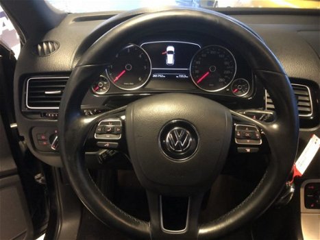 Volkswagen Touareg - 3.0 TDI / LEER / TREKHAAK / NAVI / DVD / VOL / RIJKLAARPRIJS - 1