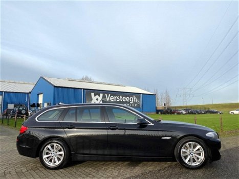 BMW 5-serie Touring - 520i Executive AUT Navi|Bluetooth|Media - 1