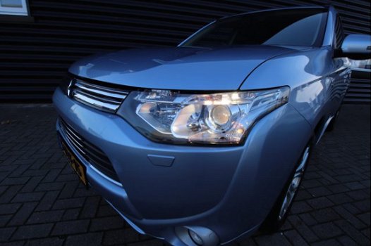 Mitsubishi Outlander - 2.0 PHEV Executive Edition €14.045ex Trekhaak, Dealer O.H. Navi - 1