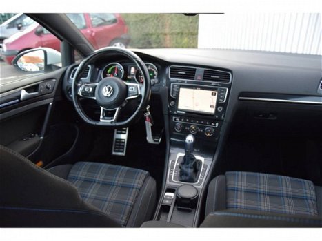 Volkswagen Golf - GTE DSG/18.750 incl. BTW/Trekhaak/Navi - 1