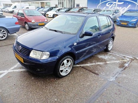 Volkswagen Polo - 1.4-16V Trendline - 1