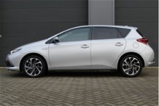 Toyota Auris - 1.8 Hybrid Executive | LED lampen | Navigatie | Trekhaak | Panoramadak |