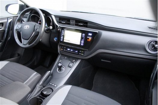 Toyota Auris - 1.8 Hybrid Executive | LED lampen | Navigatie | Trekhaak | Panoramadak | - 1