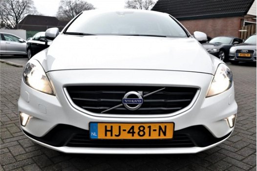 Volvo V40 - 2.0 D Summmum R-Design | Leder/Alcantara | Trekhaak | Xenon | Navigatie | NAP | 1e eig | - 1