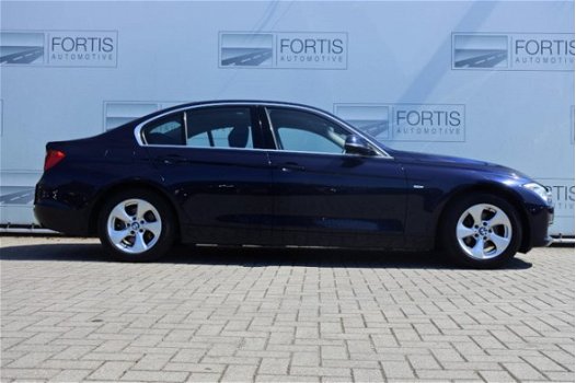 BMW 3-serie - 320i EfficientDynamics Edition High Executive Sportstoelen/ Navi Prof/ ECC/ PDC - 1