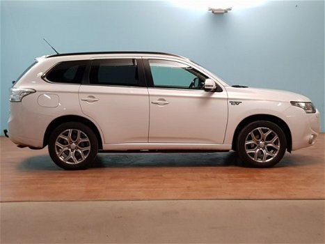 Mitsubishi Outlander - 2.0 PHEV Executive Edition INCL. BTW clima navi lmv trekhaak - 1