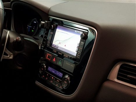 Mitsubishi Outlander - 2.0 PHEV Executive Edition INCL. BTW clima navi lmv trekhaak - 1