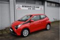 Toyota Aygo - 1.0 VVT-i x-play 73pk Handgeschakeld | Parkeerhulpcamera | Airco | Start/stop systeem - 1 - Thumbnail