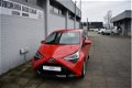 Toyota Aygo - 1.0 VVT-i x-play 73pk Handgeschakeld | Parkeerhulpcamera | Airco | Start/stop systeem - 1 - Thumbnail