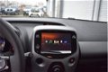 Toyota Aygo - 1.0 VVT-i x-play 73pk Handgeschakeld | Parkeerhulpcamera | Airco | Start/stop systeem - 1 - Thumbnail