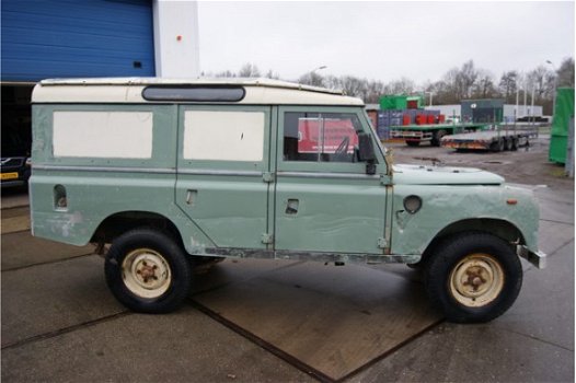 Land Rover 109 - serie 3 stationwagon - 1