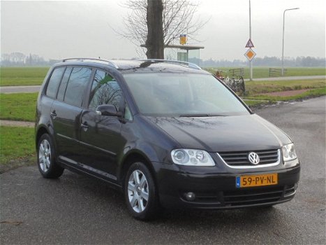 Volkswagen Touran - 2.0-16V FSI Highline * Airco * Navi * 7 Persoons * KOOPJE - 1