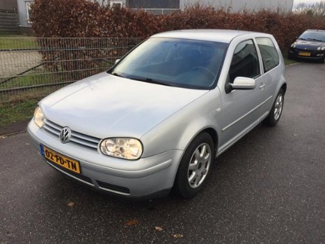 Volkswagen Golf - 1.6 Highline - 1