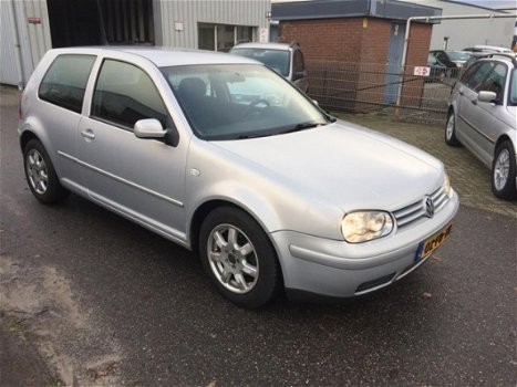 Volkswagen Golf - 1.6 Highline - 1