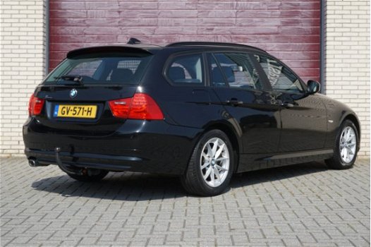 BMW 3-serie Touring - 320d Executive // Trekhaak, Navi prof, MFL Sportstuur, Cruise control, Sportst - 1