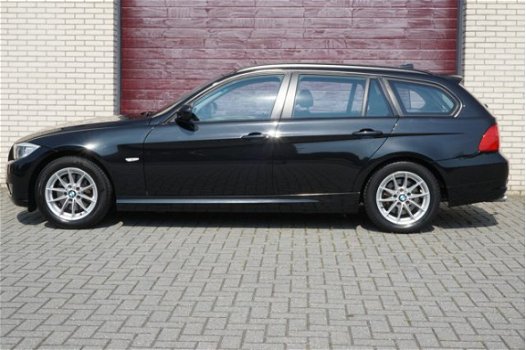 BMW 3-serie Touring - 320d Executive // Trekhaak, Navi prof, MFL Sportstuur, Cruise control, Sportst - 1