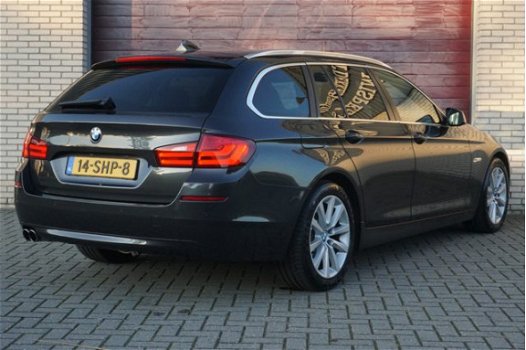 BMW 5-serie Touring - 520d High Executive Xenon, Elektrische trekhaak, M-sportstuur, Panoramadak, Gr - 1