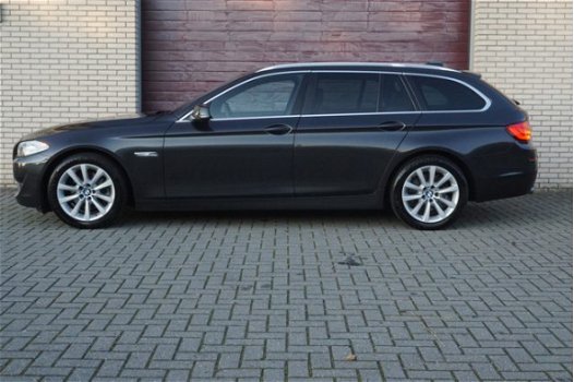 BMW 5-serie Touring - 520d High Executive Xenon, Elektrische trekhaak, M-sportstuur, Panoramadak, Gr - 1