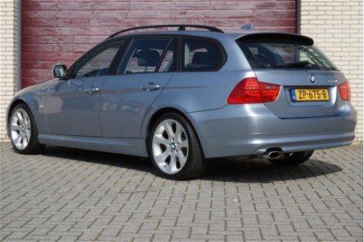 BMW 3-serie Touring - 320i // Adaptieve Xenon koplampen, Navigatie, Keyless entry, Stoelverwarming, - 1