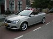 Opel Astra TwinTop - 1.8 Cosmo NIEUWSTAAT SCHITTEREND MOOI LEDER en zeer goed met N.A.P BOM VOL AIRC - 1 - Thumbnail