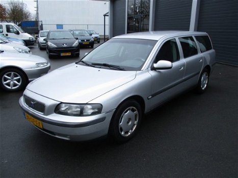 Volvo V70 - 2.4 COMFORT LINE - 1