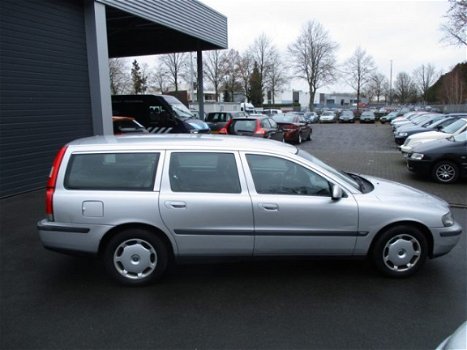 Volvo V70 - 2.4 COMFORT LINE - 1