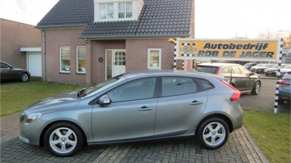 Volvo V40 - 1.6 D2 Kinetic met 47000 km Navi Ecc- Airco Lmv Pdc 6-Bak enz. GEEN AFLEVERINGSKOSTEN - 1