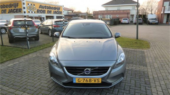 Volvo V40 - 1.6 D2 Kinetic met 47000 km Navi Ecc- Airco Lmv Pdc 6-Bak enz. GEEN AFLEVERINGSKOSTEN - 1