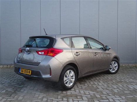 Toyota Auris - 1.8 Hybrid Aspiration Business Special | Navigatie | Parkeercamera | Parkeersensoren - 1