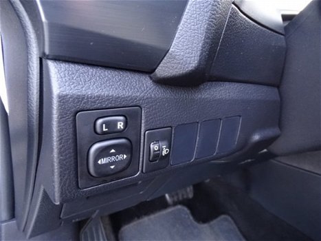 Toyota Auris - 1.8 Hybrid Aspiration Business Special | Navigatie | Parkeercamera | Parkeersensoren - 1