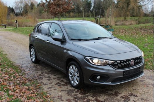 Fiat Tipo. - 1.4 T-Jet 16v Lounge Clima-Cruise-Navi-Bluetooth-Camera 12 Maanden Bovag Garantie - 1