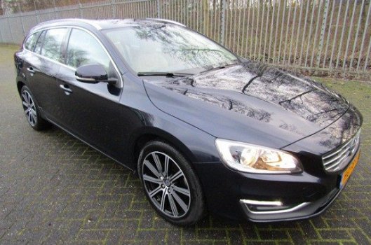 Volvo V60 - 2.0 D3 Summum Business VOL OPTIES/LEER/NAVI/ STOEL VERW./TREKHAAK - 1