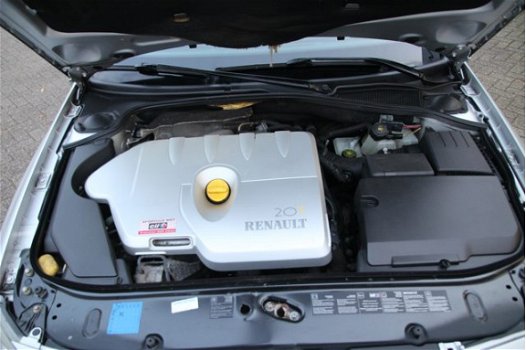 Renault Laguna Grand Tour - 2.0-16V T Privilège | Automaat | Clima | Cruise | Keyless go | - 1