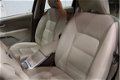 Volvo V70 - 2.0 D4 Kinetic | Leder | Navigatie | LM Velgen | Trekhaak | - 1 - Thumbnail