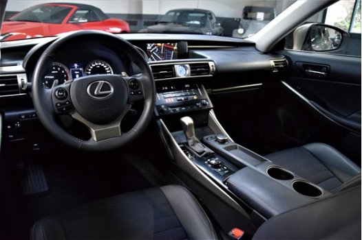 Lexus IS - 300h *First Edition* Navi|Dealer onderhouden| Xenon|BTW - 1