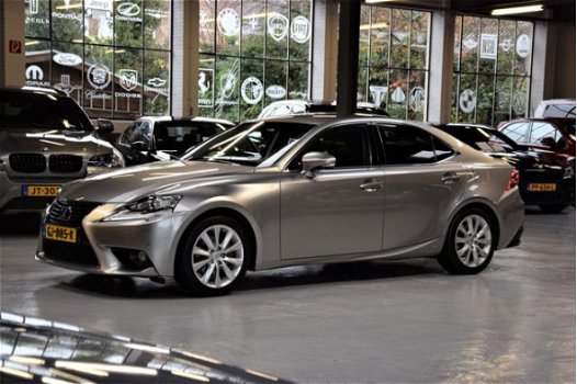 Lexus IS - 300h *First Edition* Navi|Dealer onderhouden| Xenon|BTW - 1