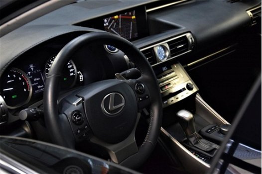 Lexus IS - 300h *First Edition* Navi|Dealer onderhouden| Xenon|BTW - 1