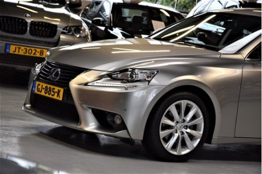 Lexus IS - 300h *First Edition* Navi|Dealer onderhouden| Xenon|BTW - 1