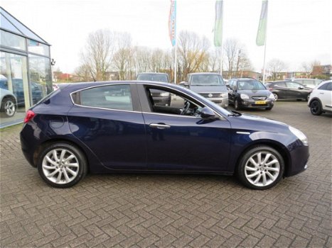 Alfa Romeo Giulietta - 1.6 JTDm Distinctive /2E EIG/5-DRS/NL-AUTO/NAP - 1